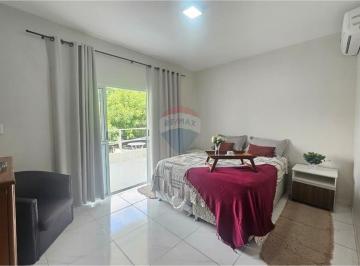 Casa · 207m² · 5 Quartos · 2 Vagas · Casa de 2 Pisos no Centro | 2 Suítes, Piscina e 2 Vagas | Próxima à Lindopan
