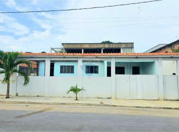 Casa · 200m² · 2 Quartos · 6 Vagas · Casa com 3 quartos, e garagem para 6 carros, á 300m da Av das Torres, Flores, Manaus-AM.