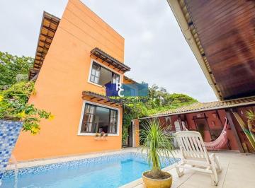 Casa · 320m² · 5 Quartos · 2 Vagas · CASA | LOCALIZAÇÃO PRIVILEGIADA | PRAIA DO TOMBO