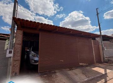 Casa de 3 quartos, Valparaíso de Goiás · 3 Quartos sendo 1 suíte - Toda na laje - Área de lazer coberta