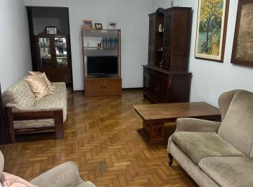 0d1ecfd4-445f-4949-88d5-f3d55ce3e5ae · Confortável sobrado para venda em Mirandópolis com 5 quartos, sendo 1 suíte, 140m²