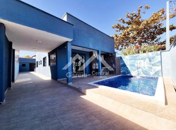 Casa · 230m² · 4 Quartos · 6 Vagas · Casa com piscina a 70 metros da praia em Maria Helena Novaes