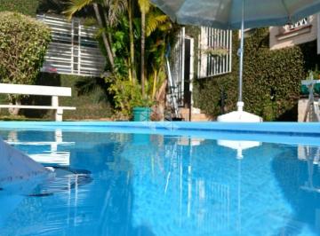 Casa · 180m² · 3 Quartos · 3 Vagas · Casa com amplo pátio e piscina no Santa Tereza