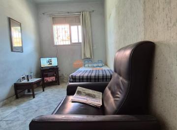 Casa · 78m² · 2 Quartos · Oportunidade no Centro de Macaé.