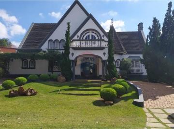 Casa · 650m² · 5 Quartos · 10 Vagas · Casa de Condomínio para alugar em Portal Araçoiaba de 650.00m² com 5 Quartos, 3 Suites e 10 Garagens