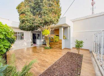 Casa · 205m² · 3 Quartos · 4 Vagas · Casa para venda em Eucaliptos de 205.00m² com 3 Quartos, 1 Suite e 4 Garagens