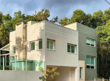 7436_i76y22qMr9Y21sGw_74366a7df685a98ff.jpg · Casa recém-reformada para locação no Condomínio Vista Verde, na R. Eduardo Sprada, em uma região arb
