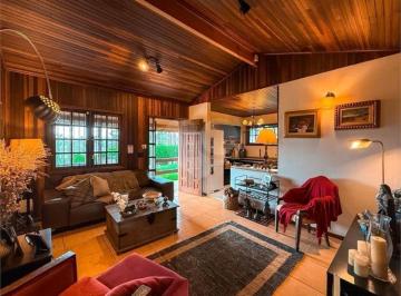 Imagem Principal · Casa na Granja Viana com 1.600m² de terreno, lareira e amplo espaço para veículos