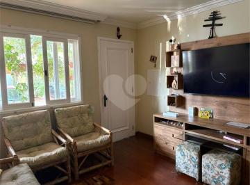 Imagem Principal · Casa charmosa em condomínio arborizado com quintal gourmet, lareira e excelente área de lazer