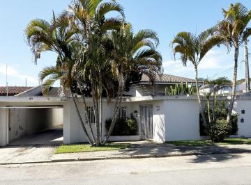 Casa · 202m² · 4 Quartos · 4 Vagas · Casa térrea à venda em Atibaia, com 4 dormitórios, suíte, piscina e amplo quintal