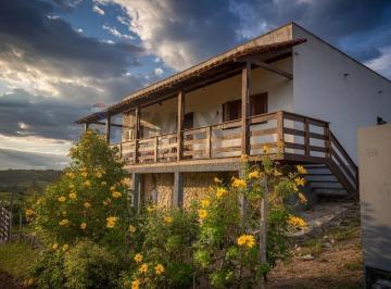 Rural · 193m² · 2 Quartos · 4 Vagas · "Casa de Campo de Luxo na Serra de São Bento"