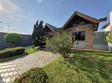 Casa · 182m² · 4 Quartos · 4 Vagas · Casa com piscina no Condomínio Bougainville Residencial II em Peruíbe