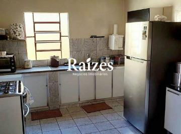 Casa · 225m² · 4 Quartos · 5 Vagas · Casa sobrado com 4 quartos sendo 2 suítes para finalidade residencial ou comercial em Uberlândia