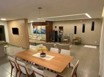 Casa · 1069m² · 4 Quartos · 2 Vagas · Condomínio Mansões Entre Lagos - Mansão Mobiliada com 4 Quartos, Piscina Aquecida e Energia Fotovolt