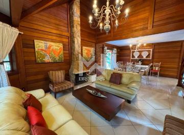 Sala de estar · Casa à venda no Condomínio Estância Marambaia em Vinhedo - SP