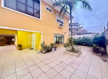 Casa · 240m² · 4 Quartos · Casa à venda na Enseada, Guarujá (Bairro Enseada) | 4 dorms (3 suítes) com espaço gourmet e quintal