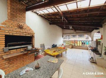 Casa · 480m² · 4 Quartos · 2 Vagas · Casa em Lote de 480m² com 04 Quartos no Santa Cruz Industrial.