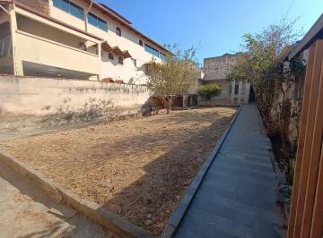 Casa · 360m² · 2 Quartos · 4 Vagas · Casa plana em lote de 360m² no bairro Novo Riacho