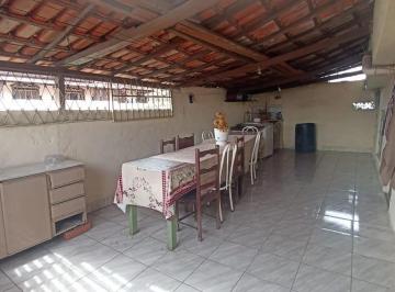 Casa · 360m² · 8 Quartos · 2 Vagas · Lote com seis residências à venda