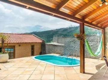 Casa · 180m² · 3 Quartos · 6 Vagas · Casa em Morro Santana