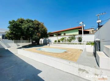 Casa · 430m² · 3 Quartos · 8 Vagas · Casa três quartos, suíte e piscina.