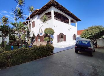 Casa · 420m² · 9 Quartos · 5 Vagas · Casa em lote de 420m² no Jardim Riacho das Pedras