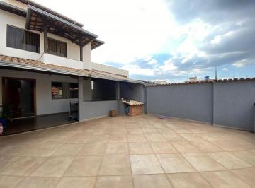 Casa · 240m² · 3 Quartos · 3 Vagas · Casa 03 Quartos. 01 Suíte 03 Vagas de Garagem no Bairro Jardim Riacho das Pedras - Contagem/MG