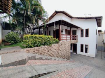 Casa · 552m² · 5 Quartos · 4 Vagas · Casa em Lote de 392m² com 05 Quartos sendo 02 Suítes com 04 Vagas no Jardim Riacho das Pedras