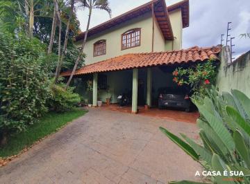 Casa · 420m² · 4 Quartos · 4 Vagas · Casa em lote de 420m² sendo 04 quartos 04 vagas de garagem no Bairro Jardim Riacho.
