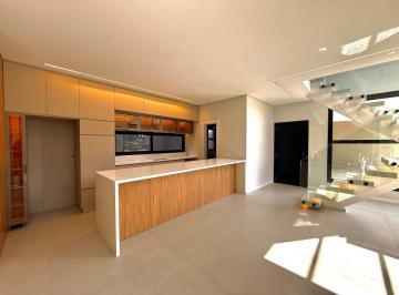 Casa · 250m² · 3 Quartos · 4 Vagas · Casa à venda no Campo Comprido/Curitiba – 250 m² com 3 suítes Condomínio Fechado