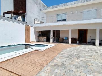 Casa · 200m² · 5 Quartos · 4 Vagas · Casa em Jardim Virginia - Guarujá