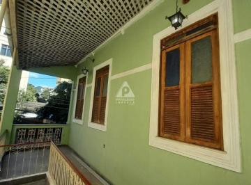 Casa · 88m² · 3 Quartos · Casa charmosa de 3 quartos com varandão.