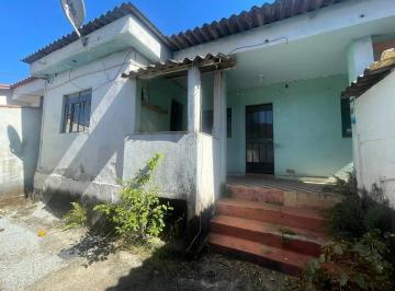 Casa · 360m² · 4 Quartos · 2 Vagas · Casa em lote de 360m² com loja e dois barracões no bairro Santa Cruz Industrial