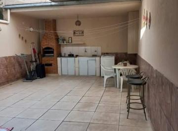 Casa · 117m² · 3 Quartos · 2 Vagas · Casa a venda com três quartos e duas vagas no Santa Cruz
