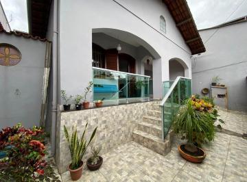 Casa · 360m² · 4 Quartos · 2 Vagas · Casa individual com quatro quartos no bairro Santa Cruz Industrial
