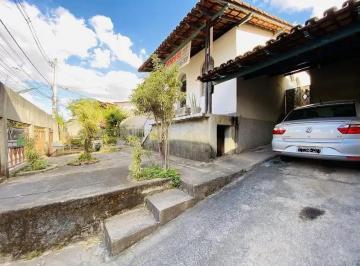 Casa · 471m² · 5 Quartos · 2 Vagas · Casa em um lote de 471,40m² 03 Quartos,02 vagas de garagem, região do Alvorada Contagem/MG