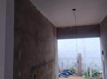 Casa · 200m² · 3 Quartos · 1 Vaga · Casa geminada plana com entrada compartilhada no bairro Tropical