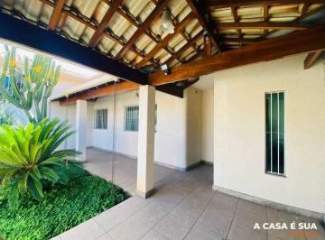 Casa · 360m² · 3 Quartos · 4 Vagas · Casa plana em lote de 360m² no bairro Jardim Riacho - Contagem.