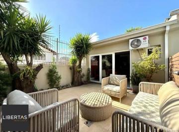 Casa · 209m² · 3 Quartos · 2 Vagas · Casa com Quintal e Espaço Gourmet no Jardim Sabará