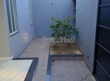 Casa · 220m² · 3 Quartos · 2 Vagas · Casa à venda em Bady Bassit/SP no Menezes 5 com 03 quartos, sendo 01 tipo apartamento, 02 banheiros,