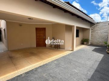Casa · 250m² · 3 Quartos · 2 Vagas · Casa residencial com 3 quartos sendo 1 suíte disponível para venda no bairro Cidade Jardim em Uberlâ