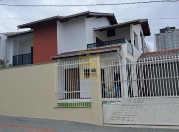 Casa · 206m² · 3 Quartos · 2 Vagas · Lindo Sobrado apenas 150 metros do mar em Piçarras!