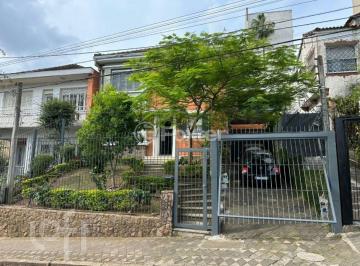 0a37040e-674b-42e8-8c9e-02c58b8166b2_cleanup (1).jpg · Casa à venda em Petrópolis com 377 m², 4 quartos, 1 suíte, 4 vagas