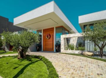 Terreno · 450m² · 4 Quartos · 2 Vagas · Magnífica Casa Térrea de Alto Padrão no Condomínio Velas da Marina | 4 Suítes, Piscina e Terreno
