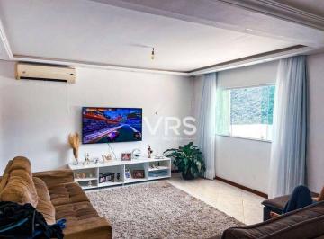 ad92306e91ecf8a4f3c20fcea5e5af6d067171d0 · Casa com 3 dormitórios para alugar, 170 m² por R$ 4.610/mês - Albuquerque - Teresópolis/RJ