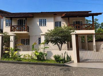 Casa · 230m² · 4 Quartos · 3 Vagas · Casa com 4 Quartos, Suíte com Hidromassagem e a 200m do Mar