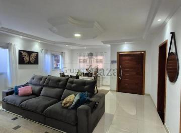 Casa · 360m² · 4 Quartos · 3 Vagas · Oportunidade - Casa térrea em Condomínio - Morada da Serra - Urbanova - 4 Dormitórios - 151m².