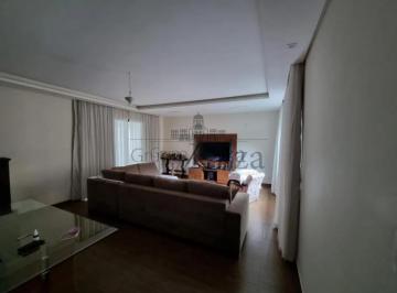 Casa · 1500m² · 3 Quartos · 10 Vagas · Casa - Jacareí - Jardim Jacinto - 3 Dormitórios - 500m².
