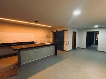 Casa · 226m² · 4 Quartos · 2 Vagas · Oportunidade - Casa - Condomínio Bosque dos Manacás - Jardim Jacinto - 3 Dormitórios -226m².