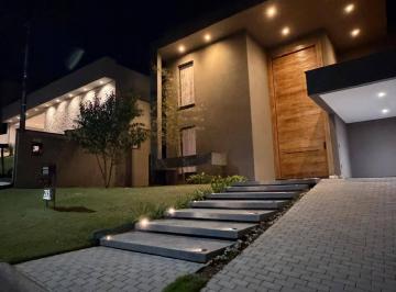 Casa · 318m² · 4 Quartos · 4 Vagas · Porteira Fechada no Condomínio Terras de Santa Cruz, Bragança PTA.